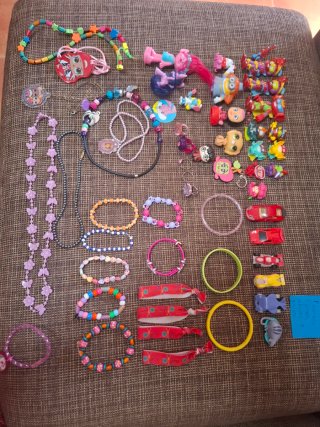 Lote de collares y pulseras infantiles
