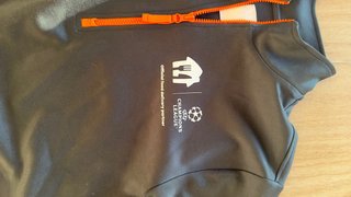 Chándal Champions League Negro Naranja.