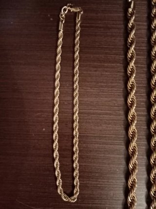 Cadenas doradas estilo cordón