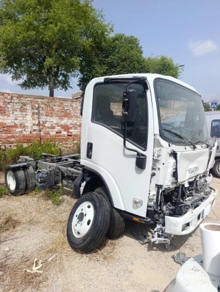 Isuzu M27 N1R AUTOMÁTICA 65000 KLM