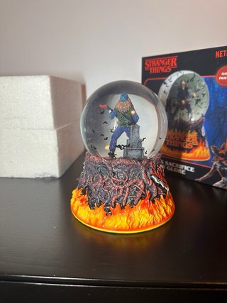 Eddie's Sacrifice Snow Globe - Stranger Things