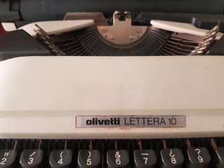 Máquina de escribir Olivetti Lettera 10