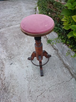 Banqueta madera 3 patas tapizada rosa