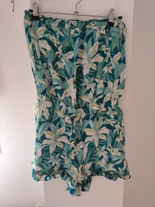 Mono corto floral sin tirantes
