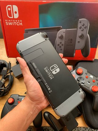 Nintendo Switch + Pack Mandos Pro + MSD 64 + Funda