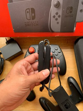 Nintendo Switch + Pack Mandos Pro + MSD 64 + Funda