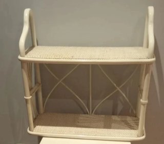Estantería de mimbre blanco