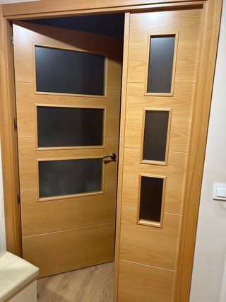Puerta de madera moderna