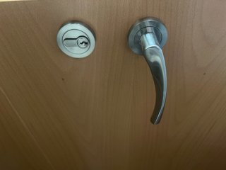 Puerta de madera moderna