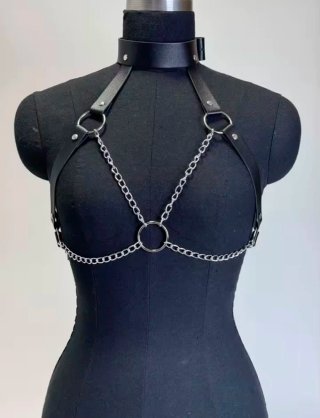 Arnés cuero sintético con cadenas y collar