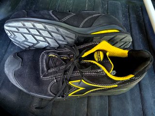 Zapatos seguridad Diadora negros y amarillos