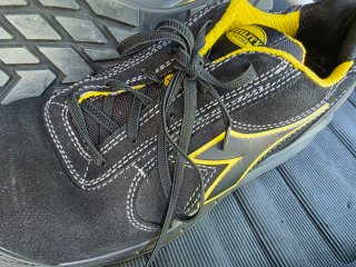 Zapatos seguridad Diadora negros y amarillos