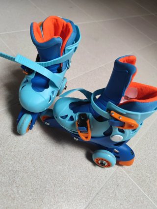 Patines en línea ajustables azul y naranja