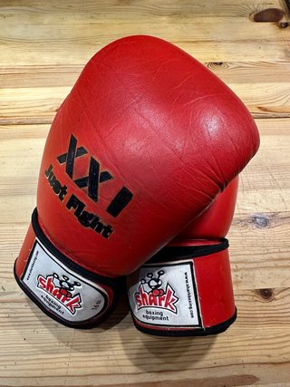 Guantes de Boxeo Shark 16oz Rojos