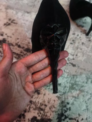 Zapatos de salón negros tacón joya