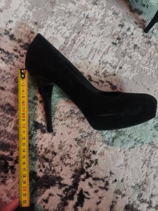 Zapatos de salón negros tacón joya