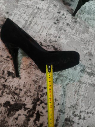Zapatos de salón negros tacón joya