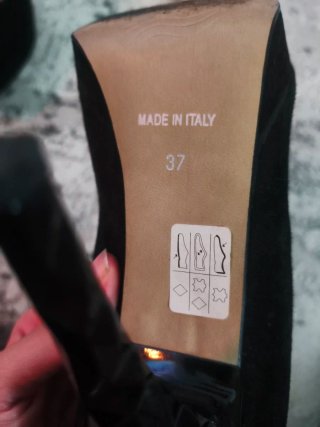 Zapatos de salón negros tacón joya