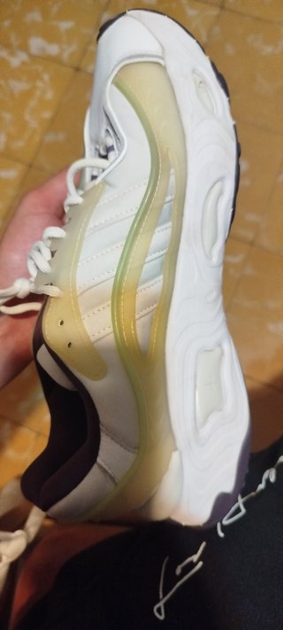 Adidas Bambas Blancas y Multicolor lo uso una vez