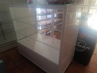 Vitrina expositora aluminio y cristal