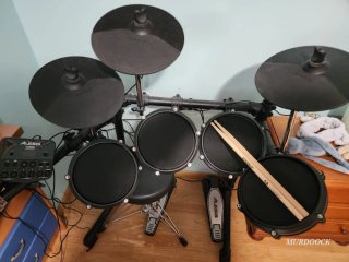 Batería Electrónica Alesis Turbo, como nueva.