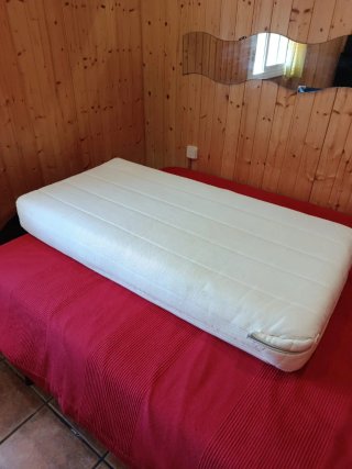 Cuna de viaje pequeña