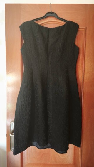 Vestido Negro Carolina Herrera Talla 40, 2 puestas