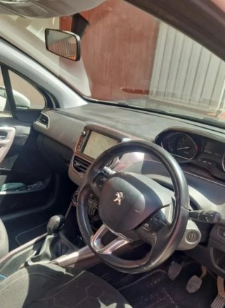 Peugeot 2008 ano 2015  volante derecho  /englatera