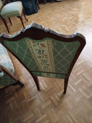 Sofá y 2 sillones de madera y tela