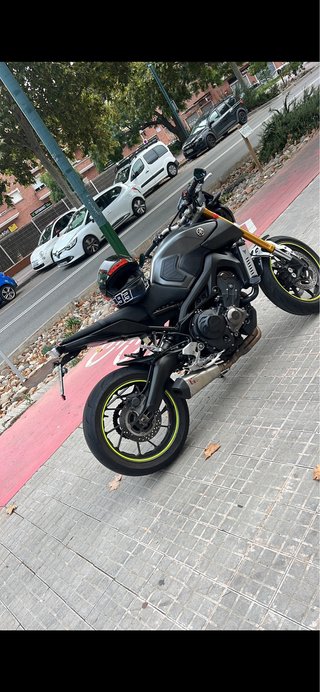 Yamaha MT-09 2016 gris