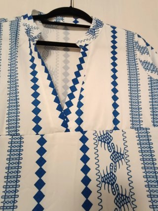 Vestido largo estampado blanco y azul