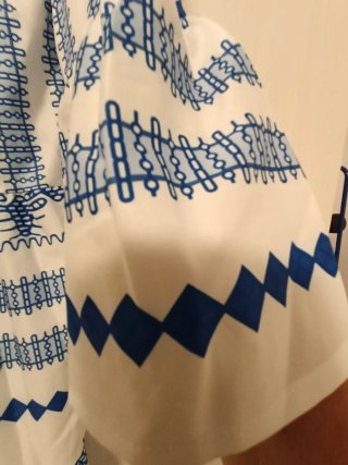 Vestido largo estampado blanco y azul