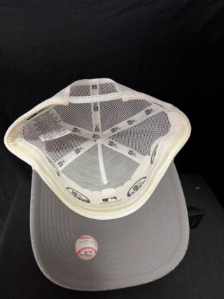 Gorra ajustable New Era Gris y Blanca