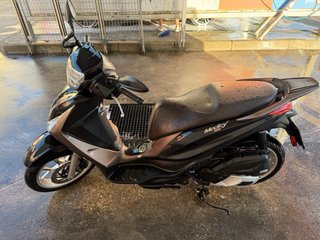 Piaggio Medley Negra