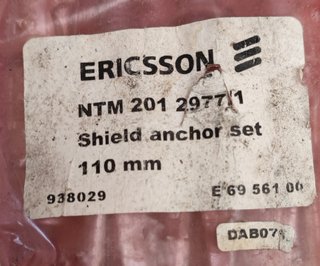 LOTE DE 43 TORNILLOS ERICSSON DE ANCLAJE O TACOS D