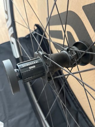 Ruedas Enve SES 4.5 Núcleo Shimano. Año 2025.