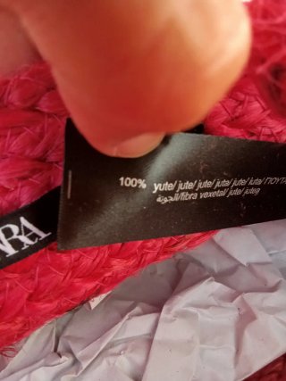 Bolso de hombro de yute rosa Zara