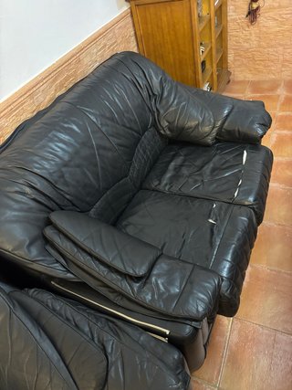 Sofá de piel negro