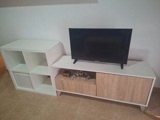 Mueble TV blanco y madera