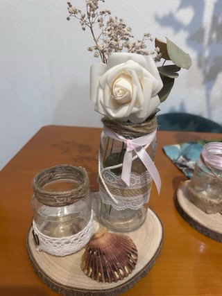 Centros de mesa rústicos con flores y conchas