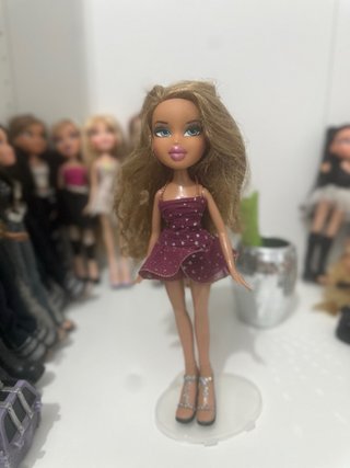Muñeca Bratz Vestido Morado