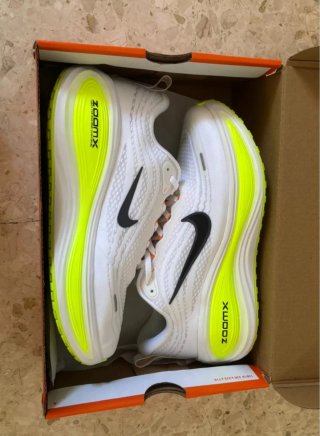Zapatillas Nike ZoomX Blancas y Amarillas T42