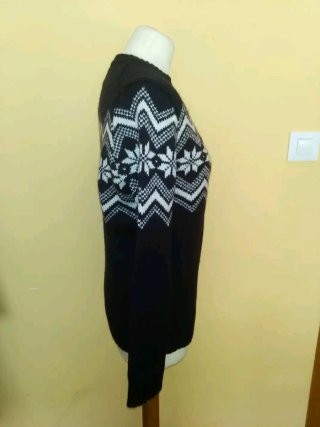 Jersey alpino negro con diseño nórdico