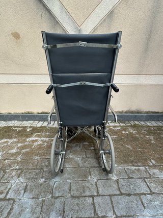 Silla de ruedas reclinable
