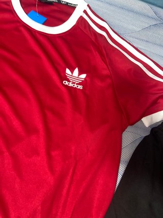 Completo Adidas T-shirt e Pantaloncini Rossi Neri