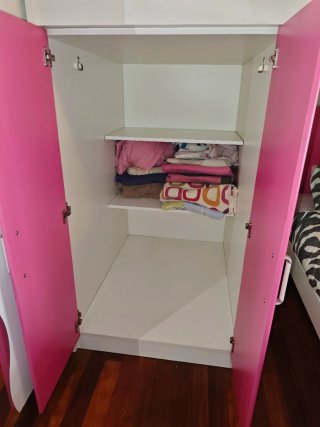 Litera infantil con armario y escritorio