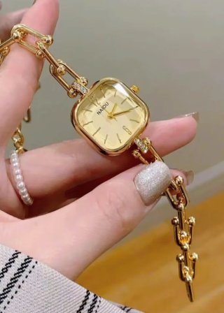 Reloj NAIDU dorado estilo joya