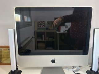 Apple iMac con Teclado y Ratón