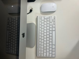 Apple iMac con Teclado y Ratón