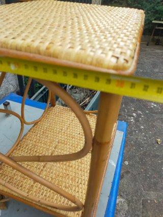 Tavolino ausiliario in bambù e vimini